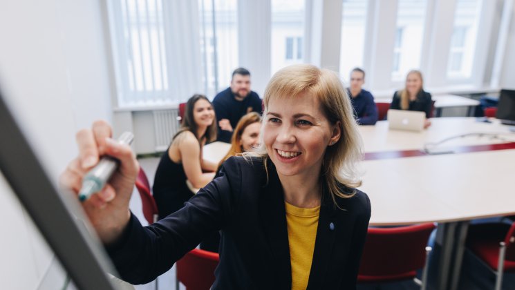 Õpetajakoolitust alustavate üliõpilaste erialastipendium tõuseb 400 euroni.