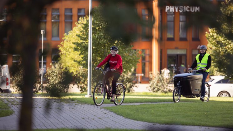 Tartu kõrgkoolide esindajad Tartu liikuvusnädala rattasõidul.